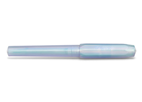 One of the most popular Kaweco Collection pens returns in a new guise: the community favorite Iridescent Pearl gives our Perkeo series a new pearl shine, now as a permanent treasure in the Kaweco range.

Iridescent icon

The Perkeo Iridescent Pearl convinces with a dazzling variety of colors. Depending on the viewer's angle of view and the incident light, the translucent writing instrument shines in a unique colour scheme, changing from green-bluish to pink. This mimics the optical effect of mother-of-pearl