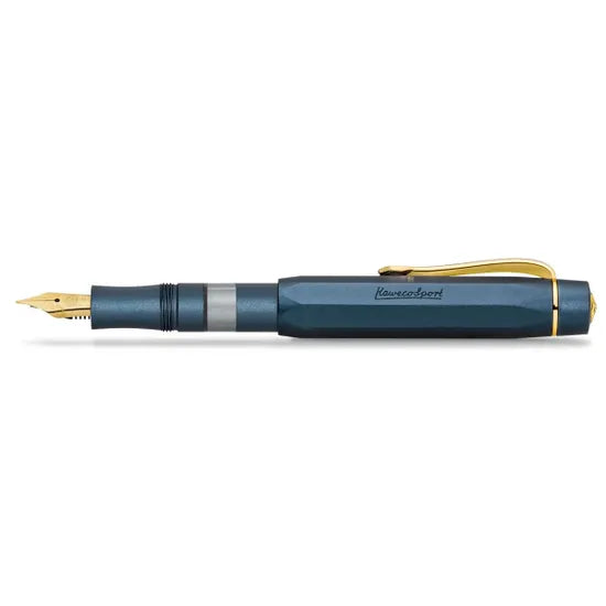 The AL Sport Solo fountain pen in navy with gold hardware not only has a classic look but also fits snugly in your hand.

The metallic body is made of high-quality aluminium and grants an unique haptic experience. Its fine surface imparts elegance.&nbsp;

This pocket fountain pen only measures 10.5 cm when closed and is, therefore, a perfect everyday pen. When the cap is attached, the pen grows to a standard size of 13 cm. Thanks to its light weight and small size, it’s a great pen for on the go.

You can i
