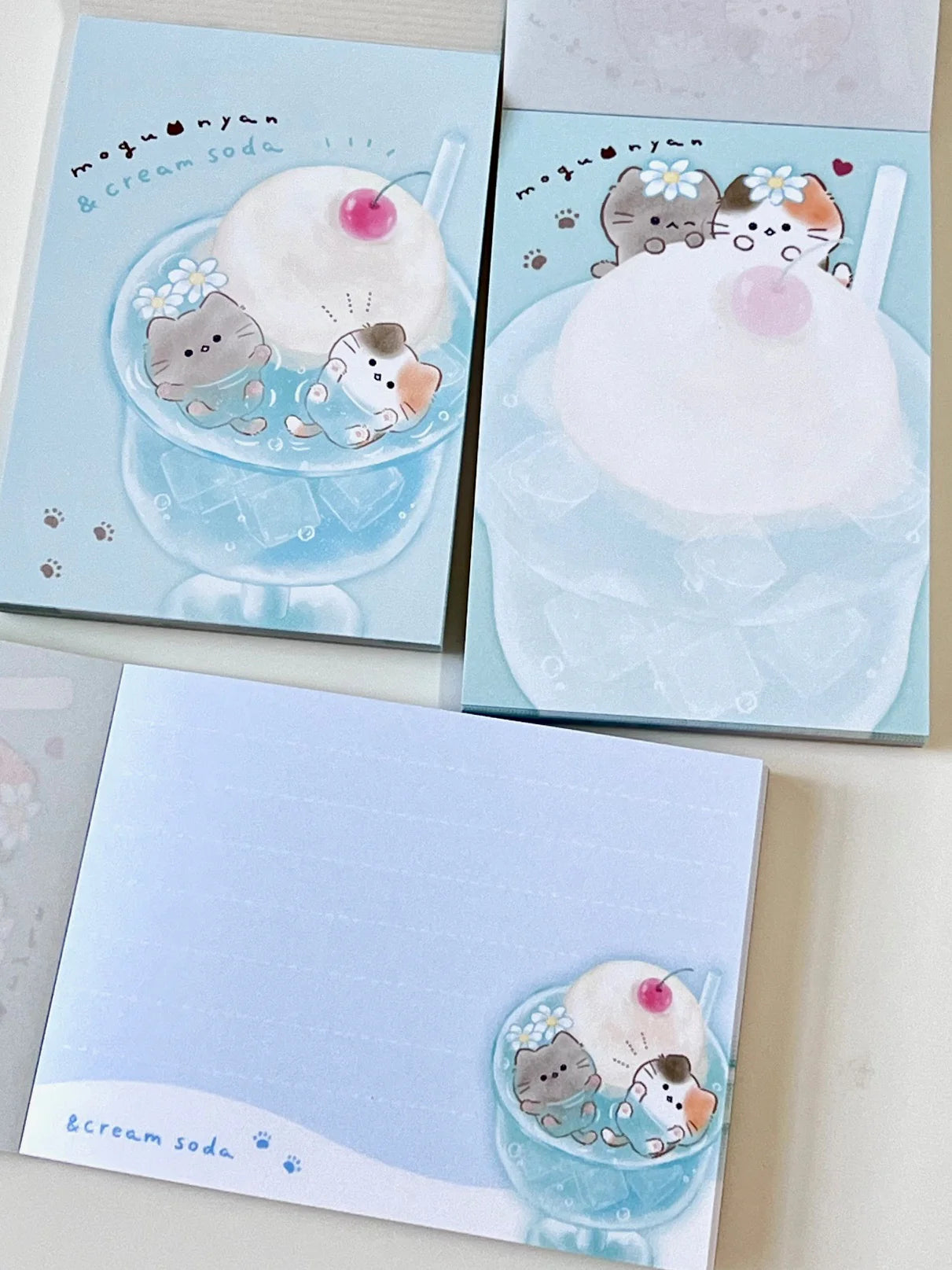 Kitty Cream Soda Mini Notepad

2.5 x 3.5 inches (H88xW63xD7(mm)
2 designs x 35 sheets each (total 70 sheets)
Made in Japan
