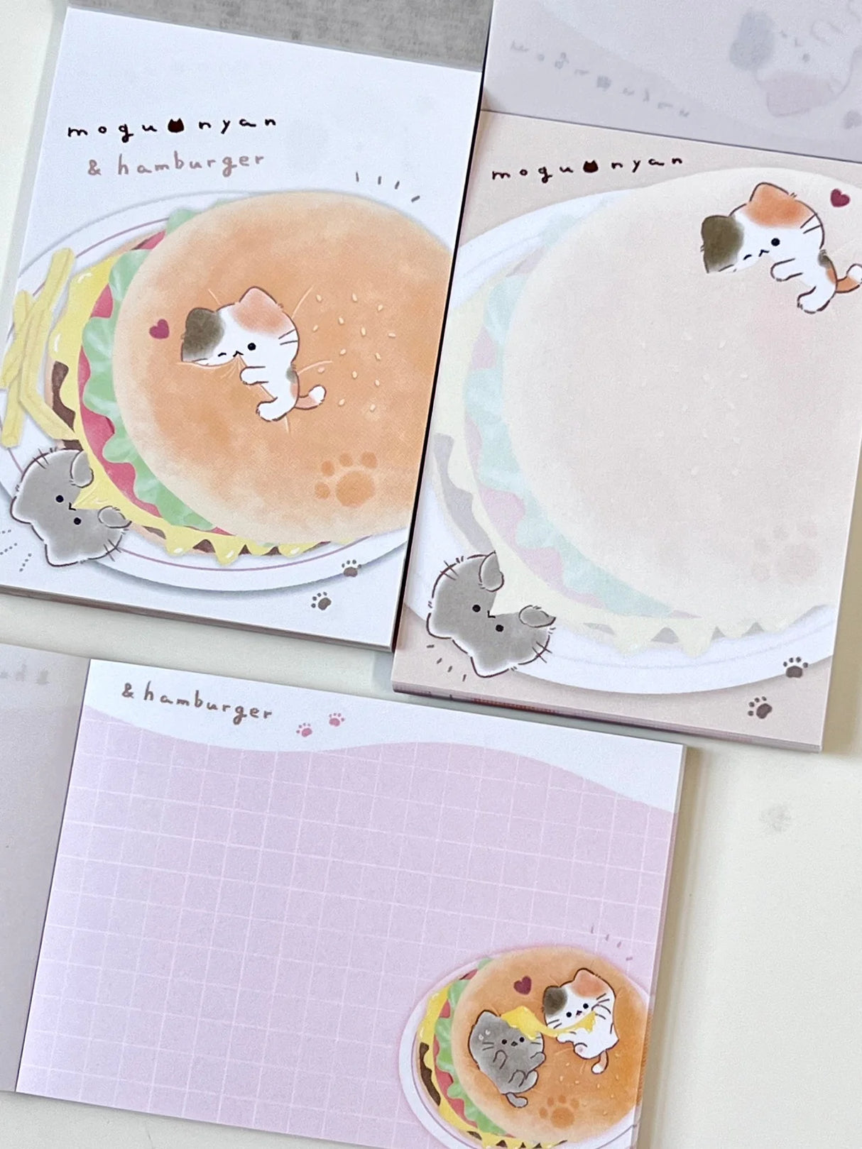 Kitty Hamburger Mini Notepad

2.5 x 3.5 inches (H88xW63xD7(mm)
2 designs x 35 sheets each (total 70 sheets)
Made in Japan