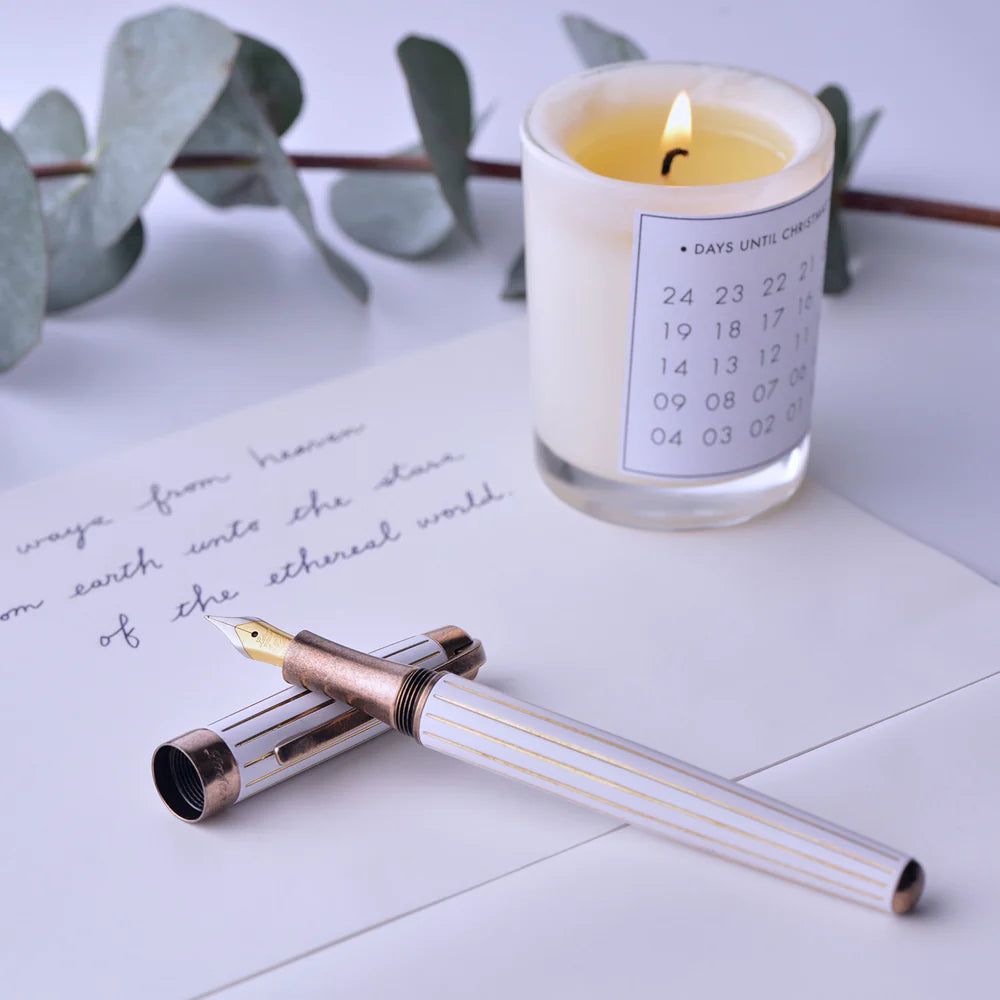 Iconic look

The simple geometric lines brought an elegant style and were favored by different age groups. Laban presents Antique'II to pen lovers who are fascinated by the retro style.

Eco-friendly Pens

The material of Antique'II is recycled brass—a friendly fountain pen for both you and the earth.