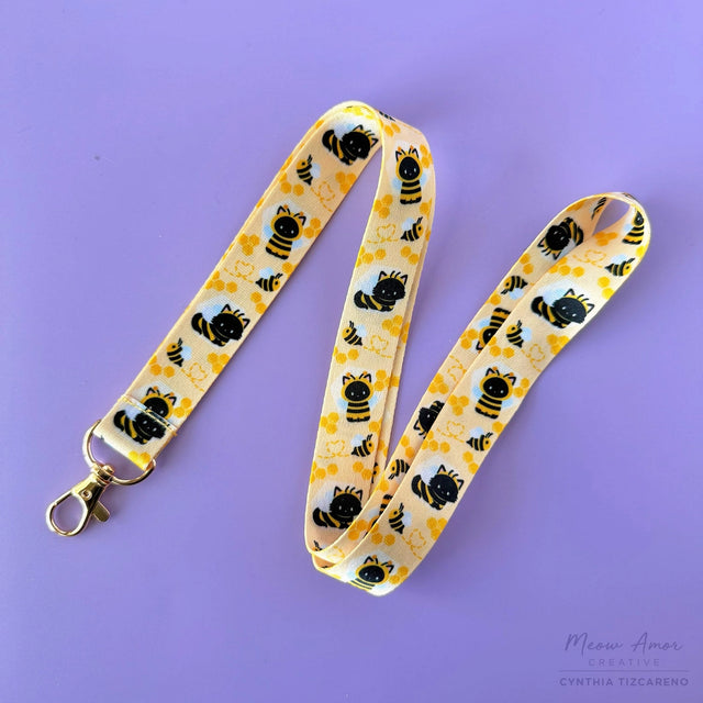 This adorable Bee Cats Lanyard is the perfect accessory for any cat lover. With its cute design and practical use, you'll never want to be without it. Keep your keys or ID safe and show off your love for cats at the same time.

2cm X 95cm
double-sided printing
Swiveling Lobster Clasp&nbsp;