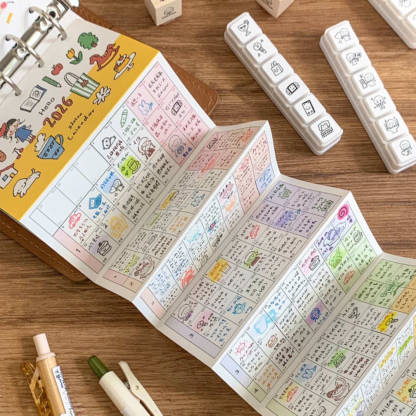 Molinta - 2026 Calendar A6 Personal Inner Page

Plan your year with this 2026 A6 Calendar insert! This calendar page includes all 12 months of the year dated. This insert allows you to see one month at a time or unfold it to see your entire year at a glance!

Unfolded Dimensions: 605mm x 170mm
Material: 120g white kraft paper
1 Piece