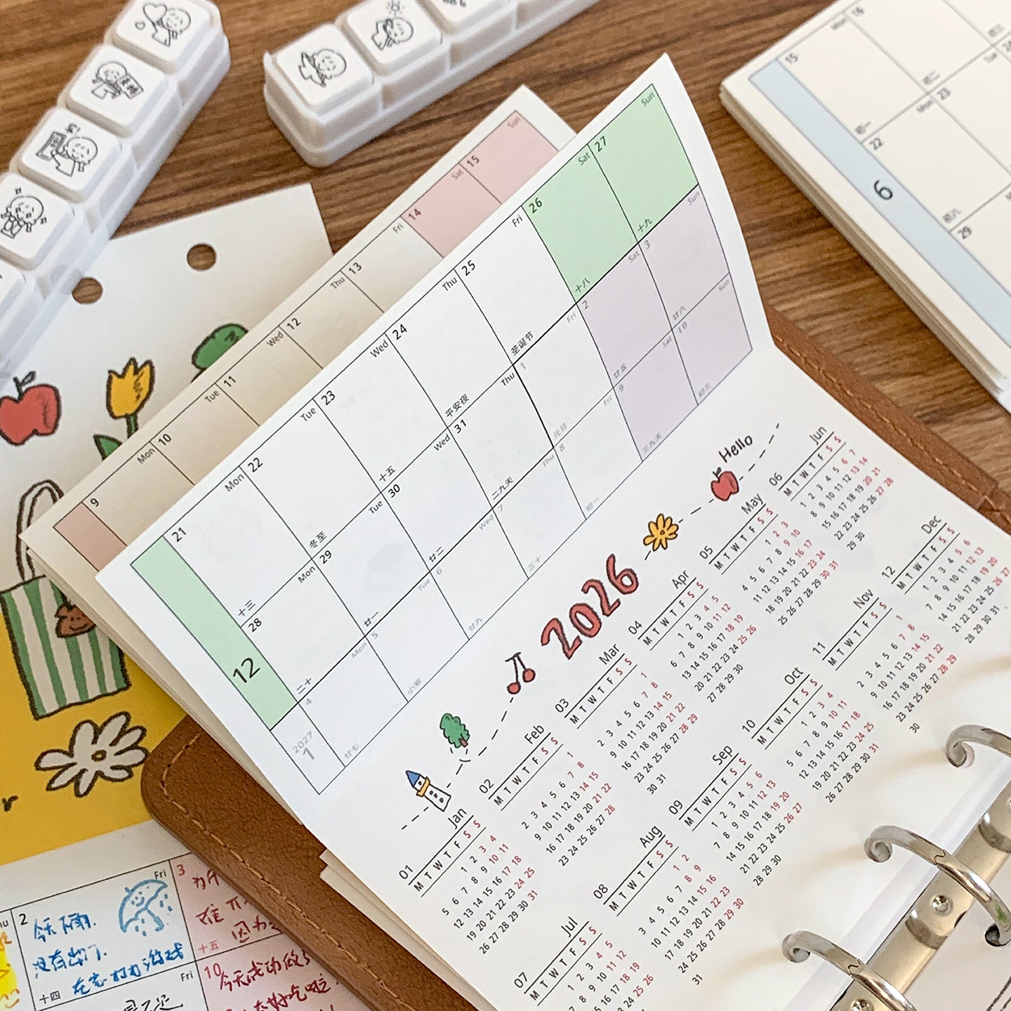 Molinta - 2026 Calendar A6 Personal Inner Page

Plan your year with this 2026 A6 Calendar insert! This calendar page includes all 12 months of the year dated. This insert allows you to see one month at a time or unfold it to see your entire year at a glance!

Unfolded Dimensions: 605mm x 170mm
Material: 120g white kraft paper
1 Piece