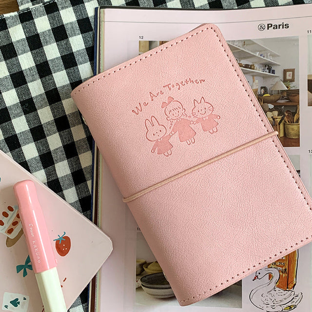 Molinta - Azhuo Pink A6Per Cover

A compact A6 cover from Molinta, designed for everyday notes, lists, and creative planning. Lightweight and easy to carry, it’s an ideal companion for quick thoughts, reminders, and daily jotting.

Specifications: 110mm x 190mm