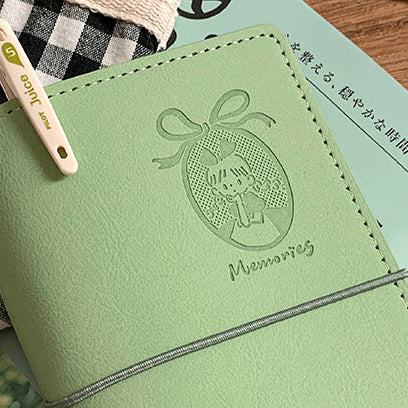 Molinta - Green A6 Six Ring Binder Cover

A compact A6 six ring binder from&nbsp;Molinta, designed for everyday notes, lists, and creative planning. Lightweight and easy to carry, it’s an ideal companion for quick thoughts, reminders, and daily jotting.

Specifications: 110mm x 190mm
Sanded PU Leather, soft feel, durable and resistant
Inserts not included