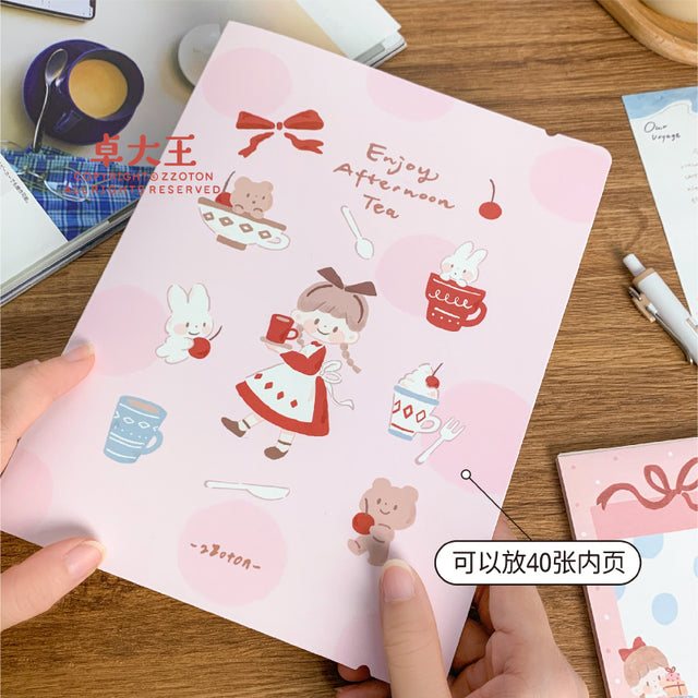 Molinta A5 Organizing Binder - Afternoon Tea

Designed in a six‑ring format, this binder is perfect for organizing ephemera, sticker sheets, journaling inserts, and creative plans. This&nbsp;A5 binder, gives you plenty of room to store larger pages, decorative layouts, and all the bits and pieces that make your journaling uniquely yours. Whether you're building sticker albums, creating themed spreads, or keeping your notes tidy, this binder offers a beautiful and functional way to keep everything in one pla
