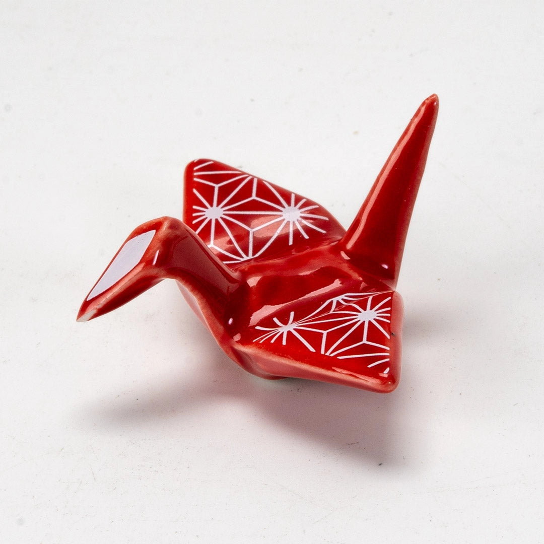 These cute ceramic rests are a perfect stationery addition to your desk! Use them for pens, paint brushes, or take them to your kitchen as a chopstick rest!

Size:2"L
Material: Porcelain
Weight: 1.6 oz
Origin: China