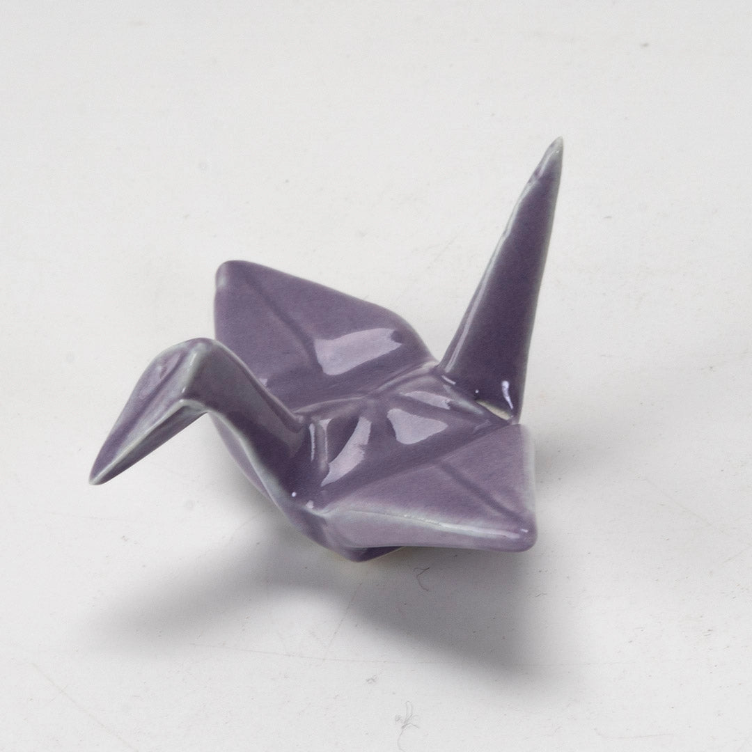 These cute ceramic rests are a perfect stationery addition to your desk! Use them for pens, paint brushes, or take them to your kitchen as a chopstick rest!

Size:2"L
Material: Porcelain
Weight: 1.6 oz
Origin: China