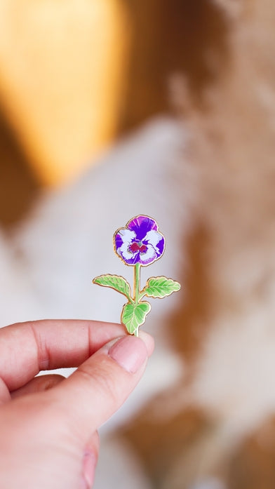 Pin de esmalte con forma de flor de pensamiento