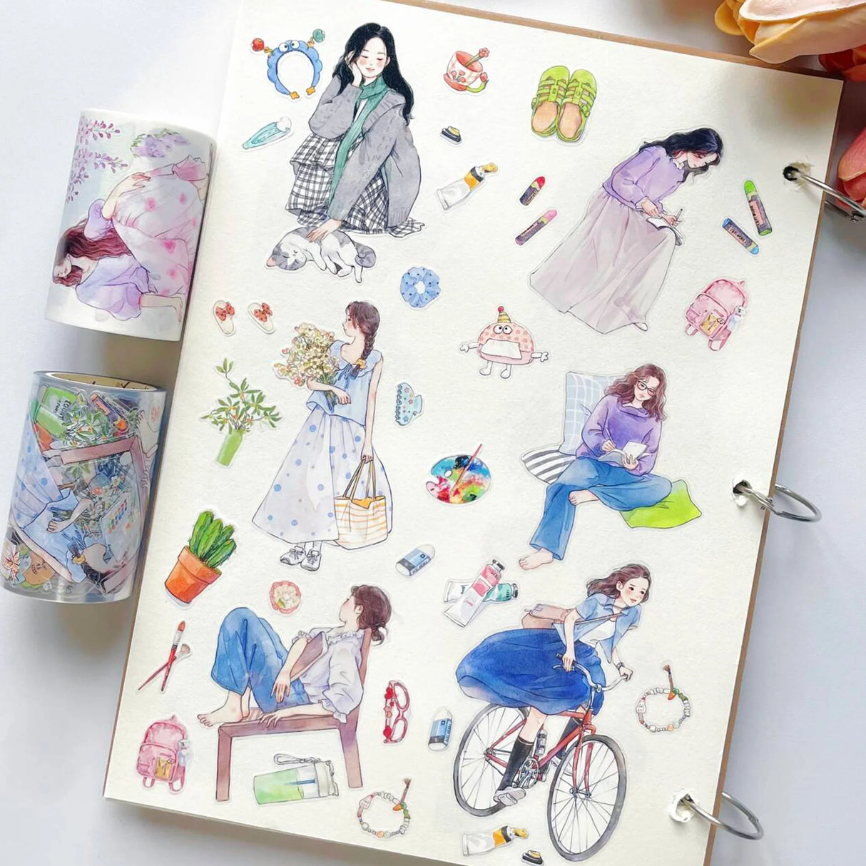 Weekend energy, beautifully illustrated.
The Pre-cut Hello Weekend Wide Washi/PET Tape features a gentle, lifestyle-inspired character embracing all the calm, restorative activities we love — from peaceful reading breaks to scenic bike rides, mindful journaling sessions, slow travel moments, and music-filled afternoons.
