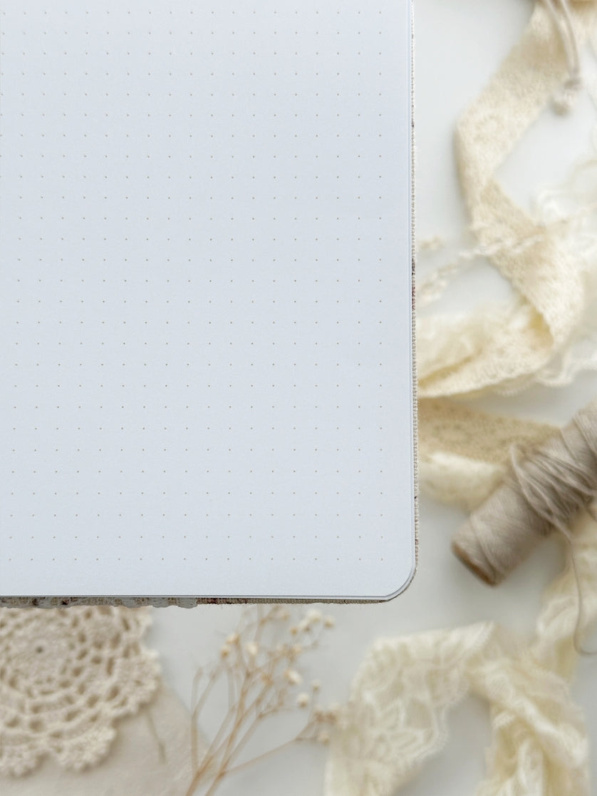 Libreta A5 con rosas y encajes
