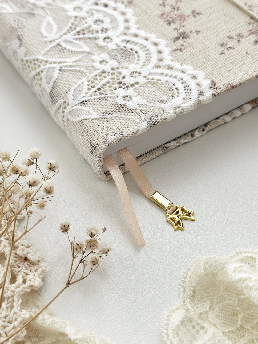 Libreta A5 con rosas y encajes