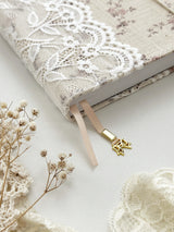 Libreta A5 con rosas y encajes
