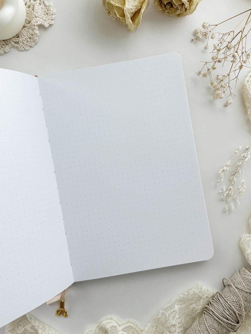 Libreta A5 con rosas y encajes