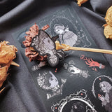 🌹🩸 Draped in shadows and mystery, @marysyring’s hauntingly beautiful figures emerge from candlelit portraits and thorn-laced frames. With ghostly gazes, and a touch of Victorian elegance, these vampiric ladies prove that love never fades with time. Each portrait murmurs of Morticia levels of romance.