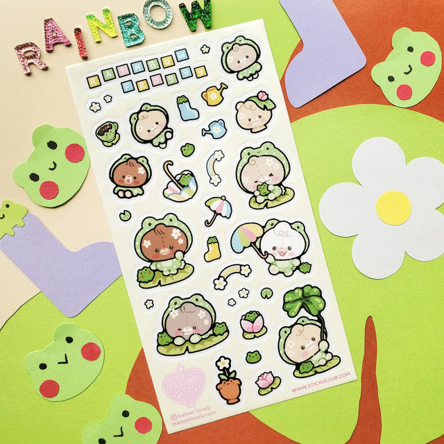 🐻💚 Filled with little frogs, rainbows, and lily pads — get ready for this beary-cute sheet by @maison.lovely! Dressed in kawaii frog suits, these cuddly bear pals spend their days watering flowers, making froggy friends, and lounging on leafy lily pads. This sheet is sure to make your day extra hoppy!