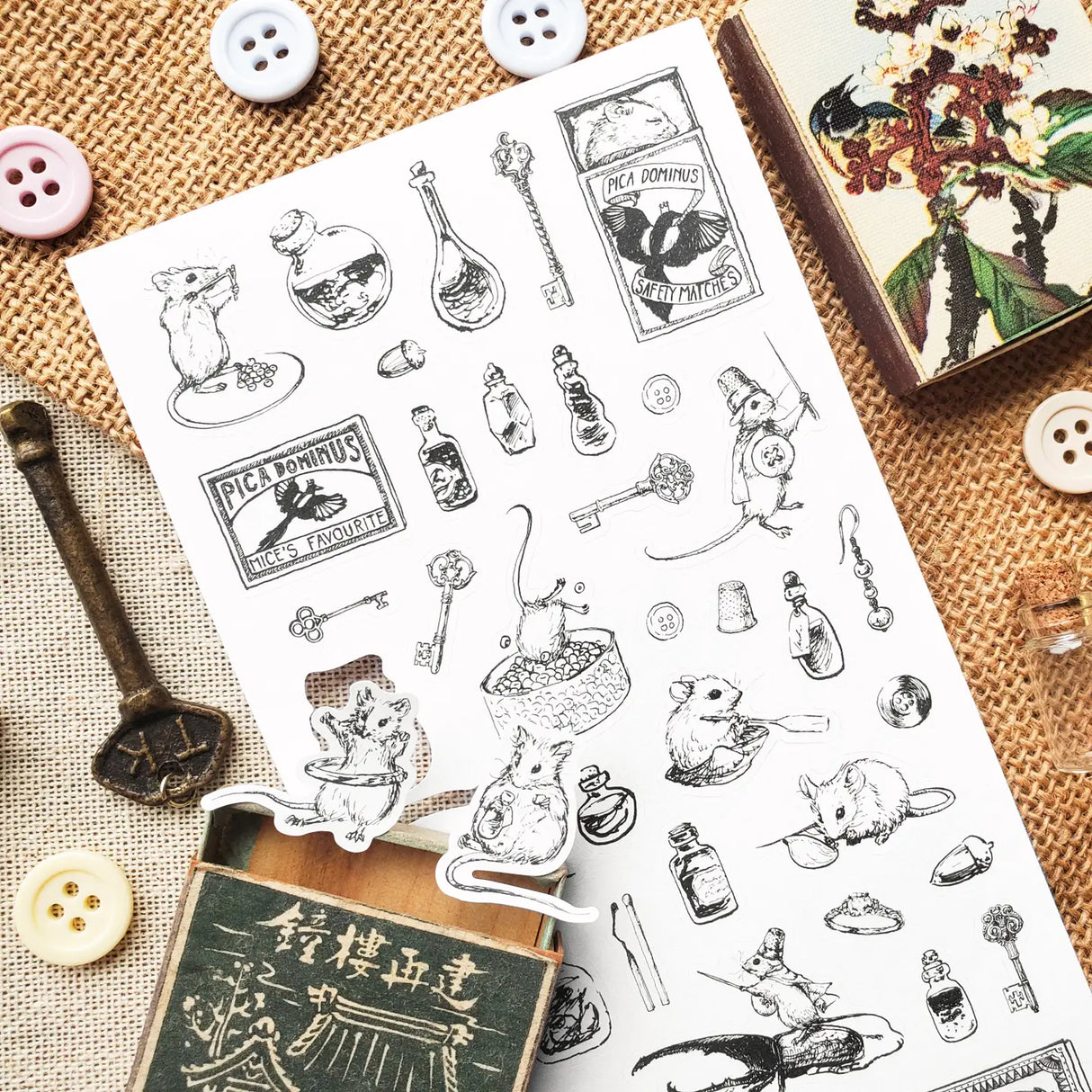 🐭🗝️ For this curious little mouse by @picadominus, collecting is pure magic, tiny treasures are simply too special to pass up! From buttons to little keys, each piece is cherished, no matter how small. Whether sailing in a seashell boat or curling up in a matchbox to dream, this delightful sheet is sure to find a special place in your own collection.