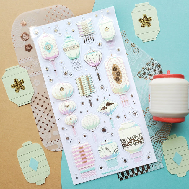 🏮✨ Light it up with this dreamy lantern parade! From classic hanging lanterns to playful shapes and ornate designs, each one feels like it’s ready to sway in a gentle night breeze. Scatter them across your pages and let the good vibes glow, because everything’s better with a little extra sparkle.