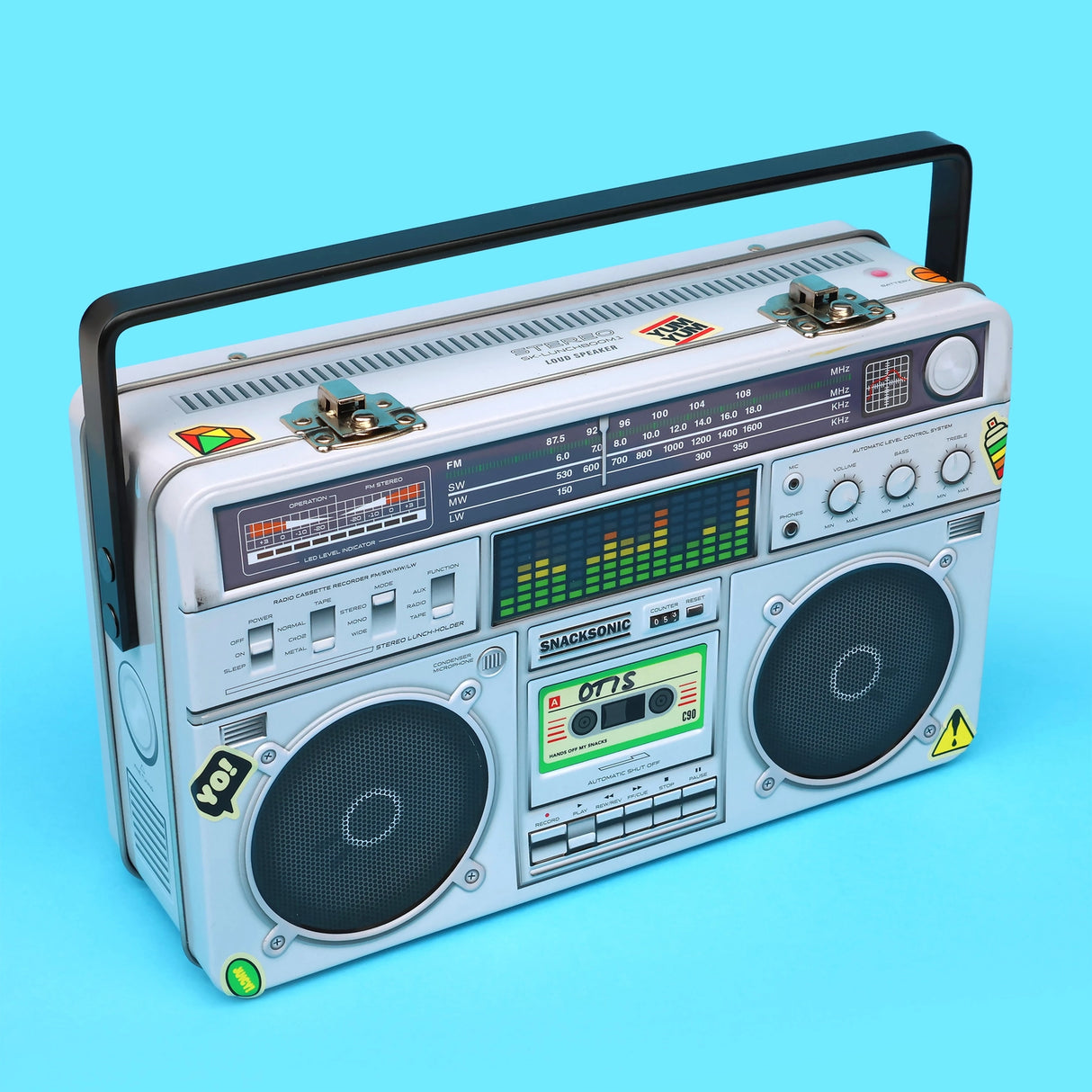 Cool kids bring their own lunch. The coolest kids carry lunch like it's 1989 and you're a street-wise New-York Hip-Hop kid. A classic tin lunch box disguised as a super cool retro ghetto blaster. Big enough for a good size packed lunch and fun enough for both kids and adults. Experience the nostalgia of the 80s. Keep your food fresh and organized. This is not just a lunch box, this is a statement of intent!&nbsp;

Durable and built to last the rigours of school.
Animated lenticular graphic equalizer.
Metal 