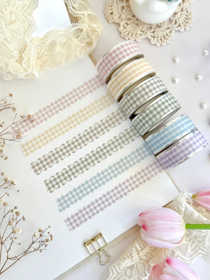 leelajournals Scalloped Plaid Washi Tape

♡ scalloped plaid die cut washi tape

♡ perfect for layering or adding a decorative touch to your journaling!

♡ 16mm wide&nbsp;- die cut washi is very delicate, careful when unraveling!

♡ all washi is 10m long

Illustrated &amp; designed by Aarti from @leelajournals. Colors may vary from screen to screen and real life to photo.&nbsp;