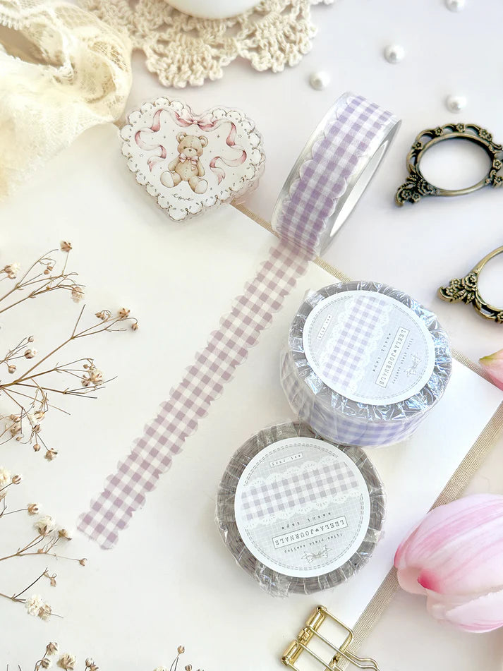 leelajournals Scalloped Plaid Washi Tape

♡ scalloped plaid die cut washi tape

♡ perfect for layering or adding a decorative touch to your journaling!

♡ 16mm wide&nbsp;- die cut washi is very delicate, careful when unraveling!

♡ all washi is 10m long

Illustrated &amp; designed by Aarti from @leelajournals. Colors may vary from screen to screen and real life to photo.&nbsp;