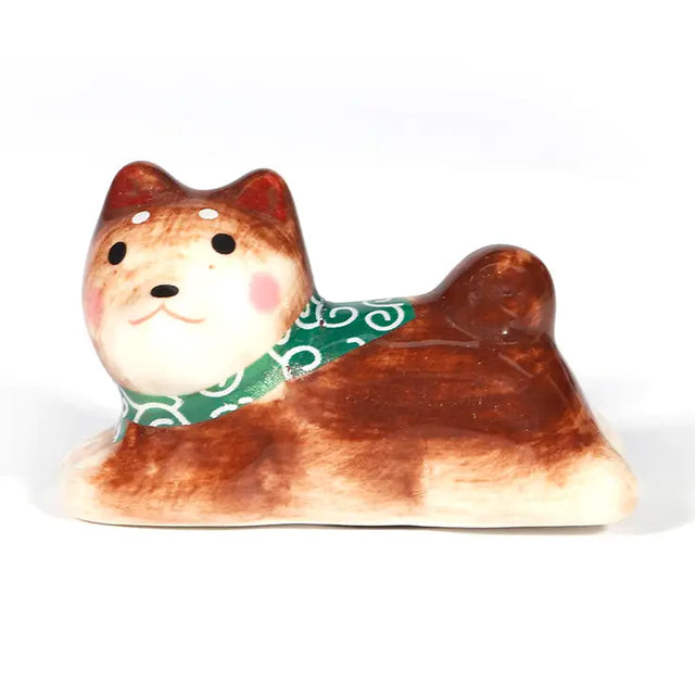 These cute ceramic rests are a perfect stationery addition to your desk! Use them for pens, paint brushes, or take them to your kitchen as a chopstick rest!

Size:2"L
Material: Porcelain
Weight: 1.6 oz
Origin: China