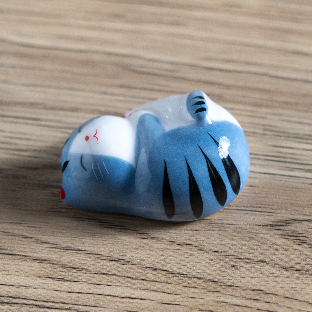 Sleepy Grey Cat Chopsticks Rest

Porcelain gray sleepy cat chopstick rest / pen rest.