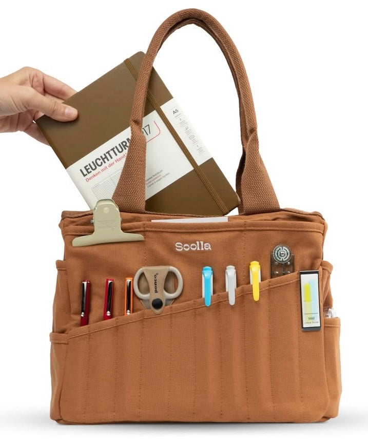 Your art is bold. Your bag should be too. The world's most loved art supply bag, pottery tool bag &amp; knitting project bag – backed by over 10,000 global artists!

✌️ 15 stunning colors ✌️

🌈 Over 30 Pockets Of Varying Sizes

🌈 Slanted Skinny Pockets : For your most-loved tools that beg for your attention (carving tools, knitting needles, crochet hooks

🌈&nbsp;Large Interior Storage + 2 interior pockets: Perfect for carrying glazes, knitting yarn, crochet supplies, and craft supplies

🌈 Phone &amp; Wa