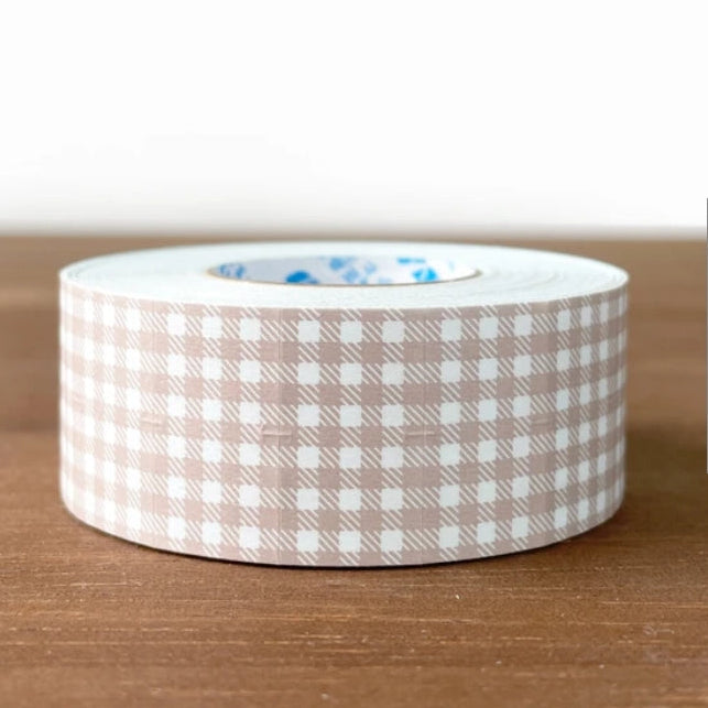 Stamp Marche Gingham Label Sticker Roll - Dusty Pink

Label stickers with Stamp Marche original designs.&nbsp;These are stickers originally for price tag applicators,now featuring a gingham check pattern!&nbsp;They can also be used to seal letters and envelopes, or as decorative materials for your planner. Fold them in half to use as index stickers or write or stamp them. Each pack contains 1,000 stickers with the same design, making them ideal for daily use or sharing.

Product Size: Approx. 55 x 21.6 mm i