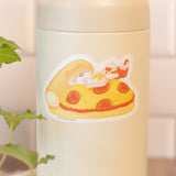 Muffinmaru is getting a midnight snack delivery. Refill your happiness meter with a big pizza. The matte coating on this sticker gives it a premium soft touch and the backing paper is cut for an easy peeling experience.

Dimensions: &nbsp;2.5” x 1.8” (6.5cm x 4.5cm)
Material: PP
Waterproof
Quantity: 1 sticker