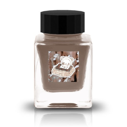 The Special Collaboration collection features inks from Tono & Lims during the "A Space Walk 2025" event in New York City! These collaboration inks shine uniquely with playful elements such as shimmer paired with fluorescent colors.