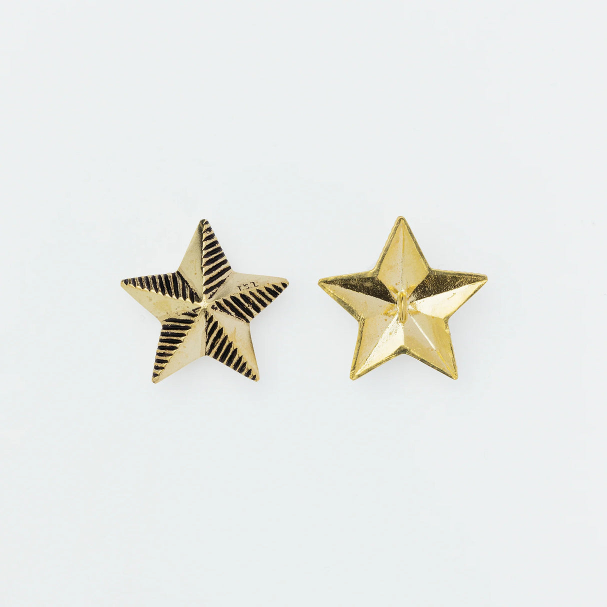 The SUPERIOR LABOR Brass Concho is a stylish, functional accessory designed to add a touch of flair to everyday life. Crafted from solid brass, it is available in multiple designs including circle, star, oval, and heart.