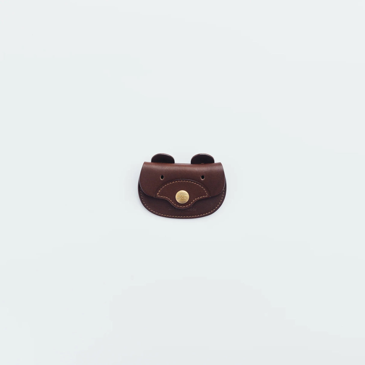 A coin purse with a bear&nbsp;motif.

It is small enough to carry in your pocket when you are out and about. Compact and sturdy, it can be used for many years and has a cute design that adds a nice accent to its appearance.

Size: W11×H6.5cm
Leather Products
We use natural leather. While we avoid pieces with damage that could cause tearing, natural marks, wrinkles, and other characteristics are part of the leather’s charm and may be present on the product. Even within the same type of leather, color, thickn