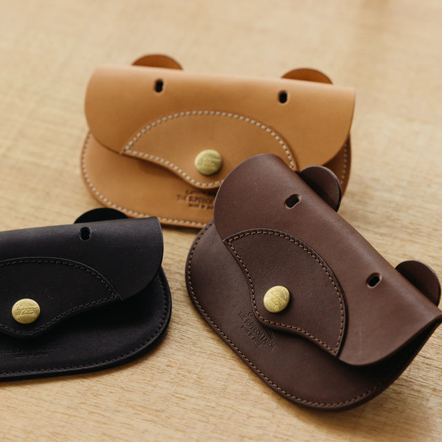 The SUPERIOR LABOR Bear Purse

A wallet with a bear motif.

It is durable and can be used for many years, and the design is cute and makes a nice accent.

Size: W15.5×H10.5cm