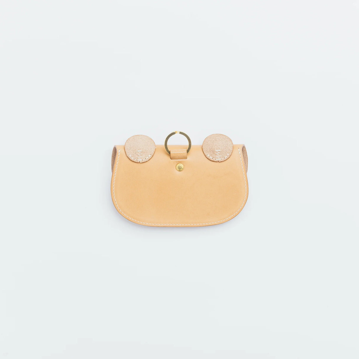 A wallet with a bear motif.

It is durable and can be used for many years, and the design is cute and makes a nice accent.

Size: W15.5×H10.5cm
About the Leather – Japanese Glove Leather

Made from durable and supple Japanese glove leather, known for its lightness and strength.

Originally used for baseball gloves, this leather is highly resistant to friction and becomes softer and more comfortable over time.

Its rich color comes from the deep-dyeing process, in which dye penetrates all the way to the core