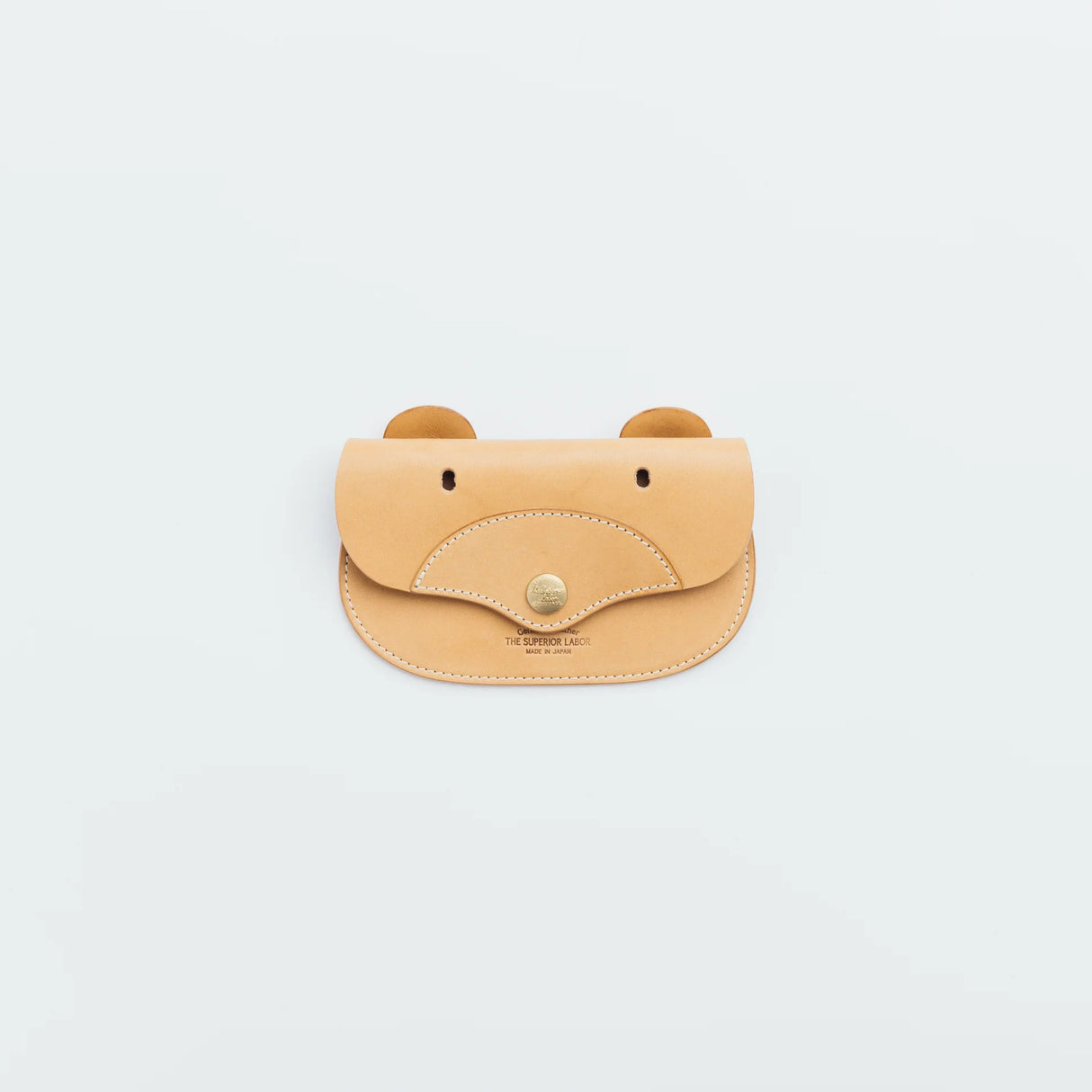 A wallet with a bear motif.

It is durable and can be used for many years, and the design is cute and makes a nice accent.

Size: W15.5×H10.5cm
About the Leather – Japanese Glove Leather

Made from durable and supple Japanese glove leather, known for its lightness and strength.

Originally used for baseball gloves, this leather is highly resistant to friction and becomes softer and more comfortable over time.

Its rich color comes from the deep-dyeing process, in which dye penetrates all the way to the core
