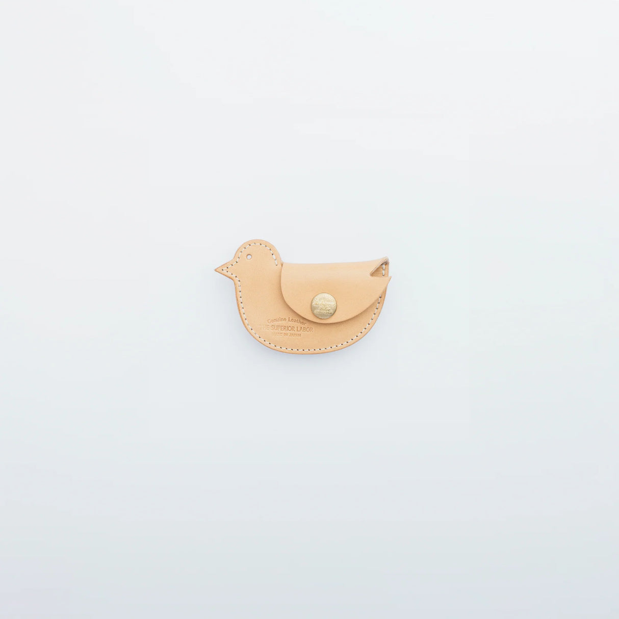 A coin purse with a bird motif.

It is small enough to carry in your pocket when you are out and about. Compact and sturdy, it can be used for many years and has a cute design that adds a nice accent to its appearance.

Size: W11×H6.5cm
Leather Products
We use natural leather. While we avoid pieces with damage that could cause tearing, natural marks, wrinkles, and other characteristics are part of the leather’s charm and may be present on the product. Even within the same type of leather, color, thickness, 