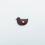 A coin purse with a bird motif.

It is small enough to carry in your pocket when you are out and about. Compact and sturdy, it can be used for many years and has a cute design that adds a nice accent to its appearance.

Size: W11×H6.5cm
Leather Products
We use natural leather. While we avoid pieces with damage that could cause tearing, natural marks, wrinkles, and other characteristics are part of the leather’s charm and may be present on the product. Even within the same type of leather, color, thickness, 