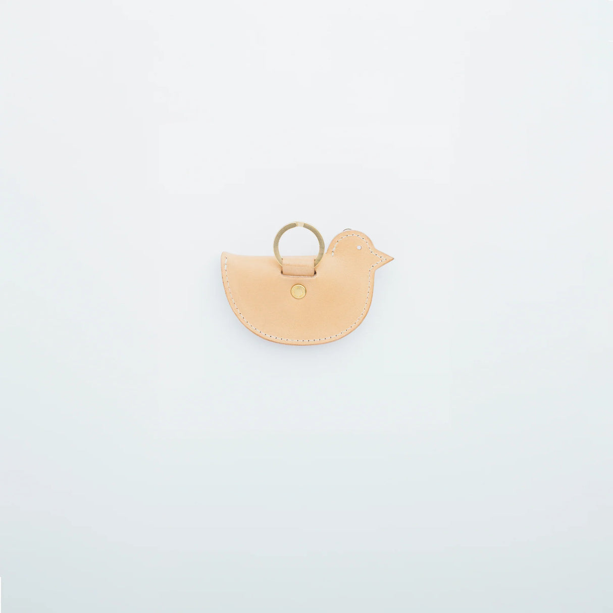 A coin purse with a bird motif.

It is small enough to carry in your pocket when you are out and about. Compact and sturdy, it can be used for many years and has a cute design that adds a nice accent to its appearance.

Size: W11×H6.5cm
Leather Products
We use natural leather. While we avoid pieces with damage that could cause tearing, natural marks, wrinkles, and other characteristics are part of the leather’s charm and may be present on the product. Even within the same type of leather, color, thickness, 