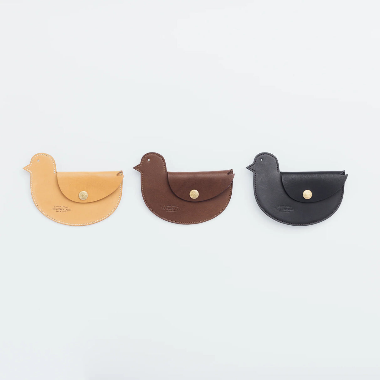 A wallet with a bird motif.

It is durable and can be used for many years, and the design is cute and makes a nice accent.

Size: W17×H12.5cm
Leather Products
We use natural leather. While we avoid pieces with damage that could cause tearing, natural marks, wrinkles, and other characteristics are part of the leather’s charm and may be present on the product. Even within the same type of leather, color, thickness, and texture may vary.
Please be careful to avoid stains or color transfer from water exposure.