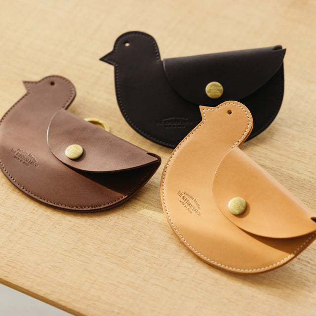 The SUPERIOR LABOR Bird Purse

A wallet with a bird motif.

It is durable and can be used for many years, and the design is cute and makes a nice accent.

Size: W17×H12.5cm