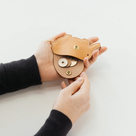 A coin purse with a elephant motif.

It is small enough to carry in your pocket when you are out and about. Compact and sturdy, it can be used for many years, and the design is cute and makes a nice accent.