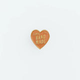 The popular "I love HANDMADE" design, well-known from our patches, is now available as a colorful pin!

It comes in 10 colors, matched to the paint colors of our engineer bags.

The metal parts are made from solid, unplated brass.

As you use it, the brass will develop a natural patina over time—enjoy the changing character that comes with age.

Color: The color you see on your screen may differ from the actual product.

Brass Products

Due to the nature of brass, some areas may appear slightly tarnished du