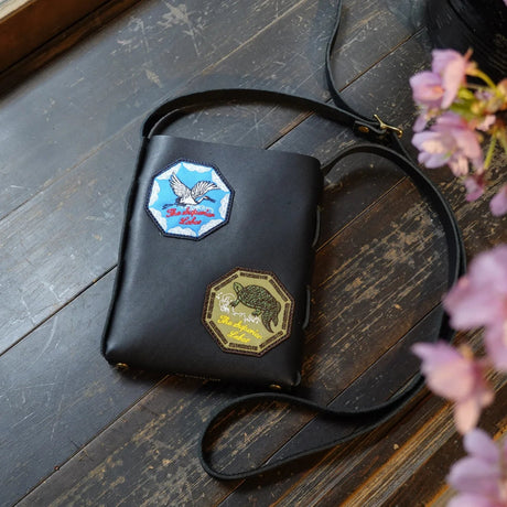The SUPERIOR LABOR Patch - Crane

TSL original patch. Perfect to decorate your bag, clothes, or journals!

Size: W6.7×H6.7cm

Canvas Products
Painted areas may be affected by friction or water, which can cause color transfer. Please handle with care.

Includes 1 Patch