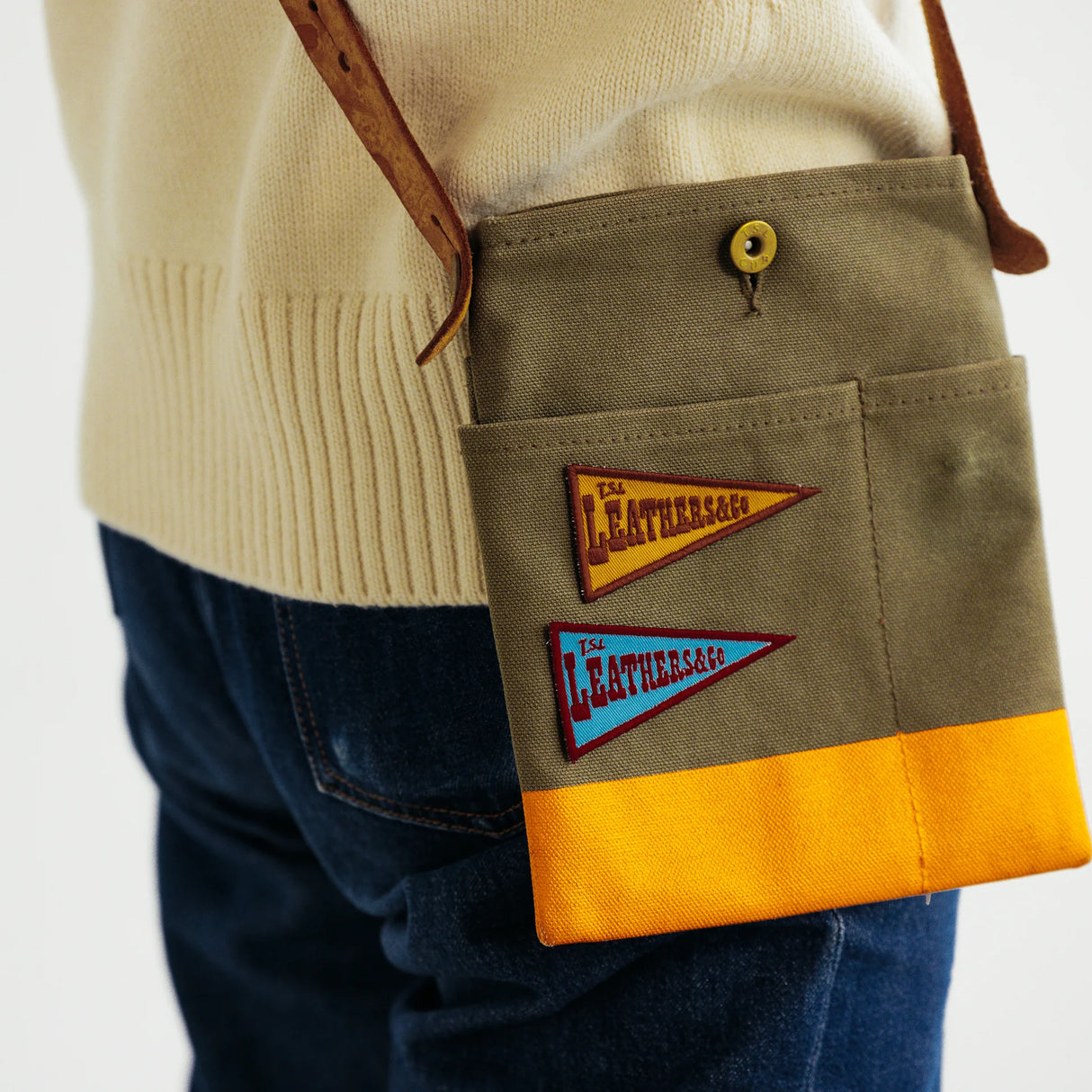 The SUPERIOR LABOR Patch - Flag

TSL original patch. Perfect to decorate your bag, clothes, or journals!

Size: 4.5cm×9cm

Canvas Products
Painted areas may be affected by friction or water, which can cause color transfer. Please handle with care.