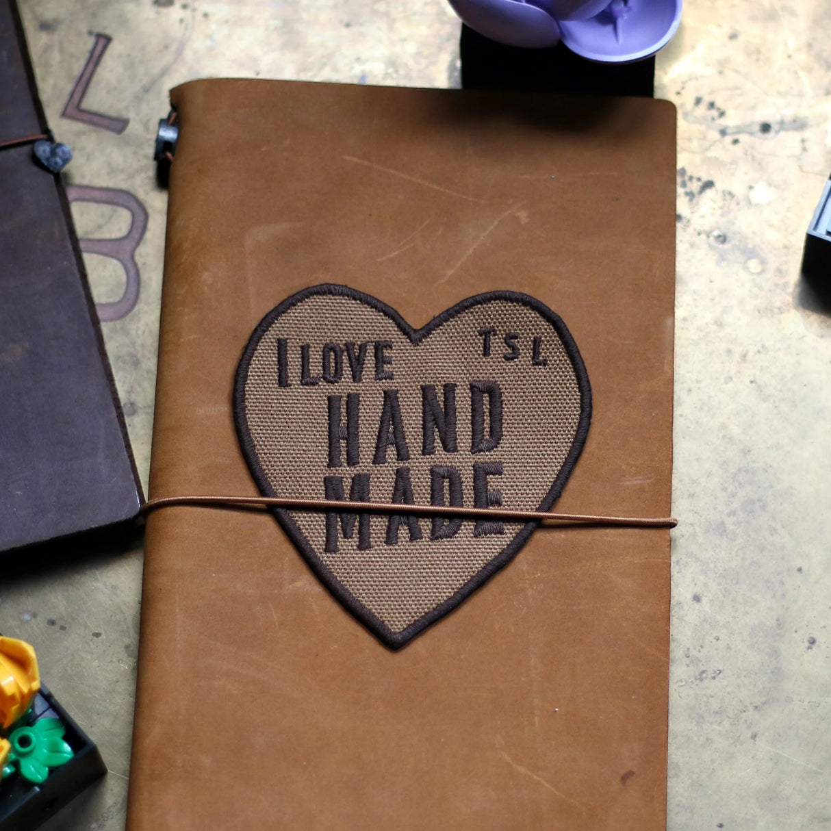 The SUPERIOR LABOR Patch - Heart

TSL original heart patch. Perfect to decorate your bag, clothes, or journals!

Size: W 8.3×H 8.7cm

Canvas Products
Painted areas may be affected by friction or water, which can cause color transfer. Please handle with care.

Includes 1 Patch