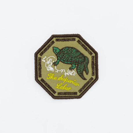 The SUPERIOR LABOR Patch - Turtle

TSL original patch. Perfect to decorate your bag, clothes, or journals!

Size: W6.7×H6.7cm

Canvas Products
Painted areas may be affected by friction or water, which can cause color transfer. Please handle with care.

Includes 1 Patch