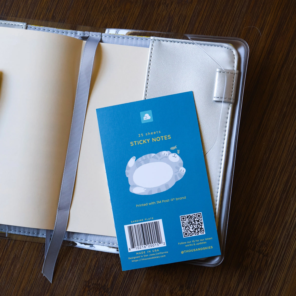 Full color sticky notes featuring a cute kitty meowing in front of a plate surrounded by sardines!

3x3 inches
25 sheets
Printed with 3M