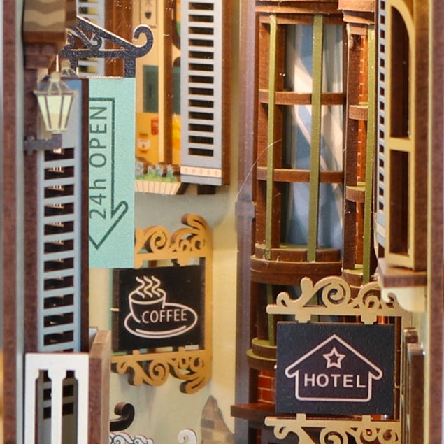 Travel in Venice Book Nook Kit